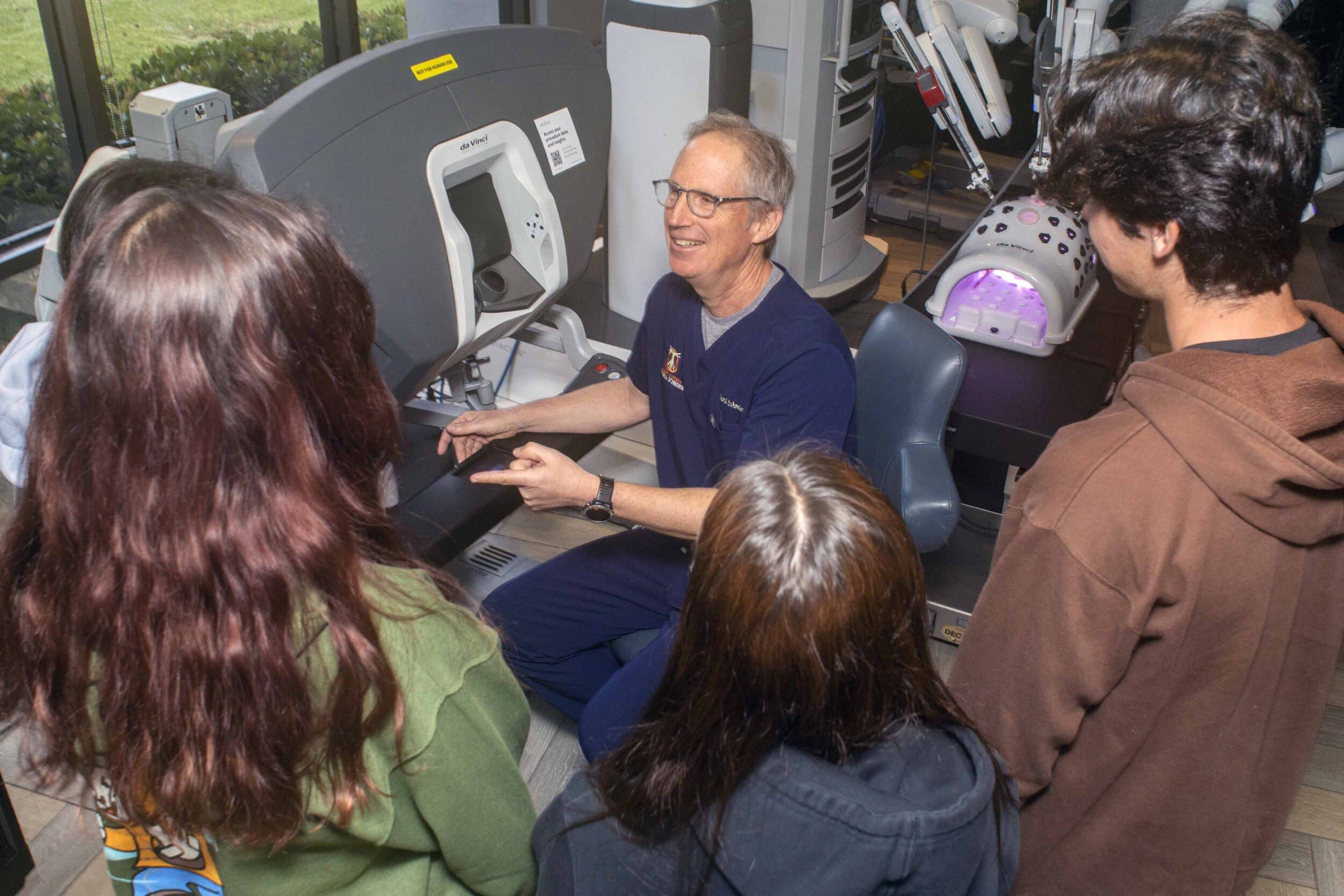 Surgeon console Dr. Schreier and students at West hills Hospital robotic surgery open house
